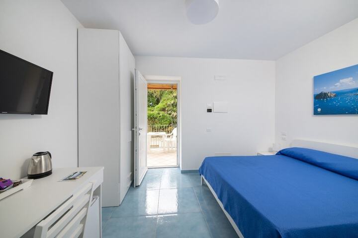 Room 5 of 33