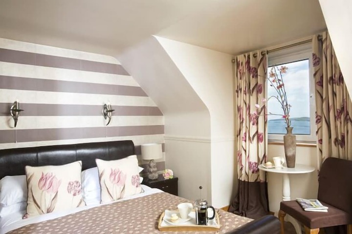 Room 16 of 36