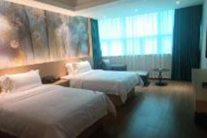 Room 6 of 8
