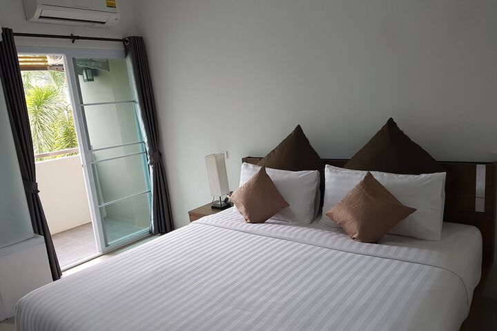 Room 9 of 34