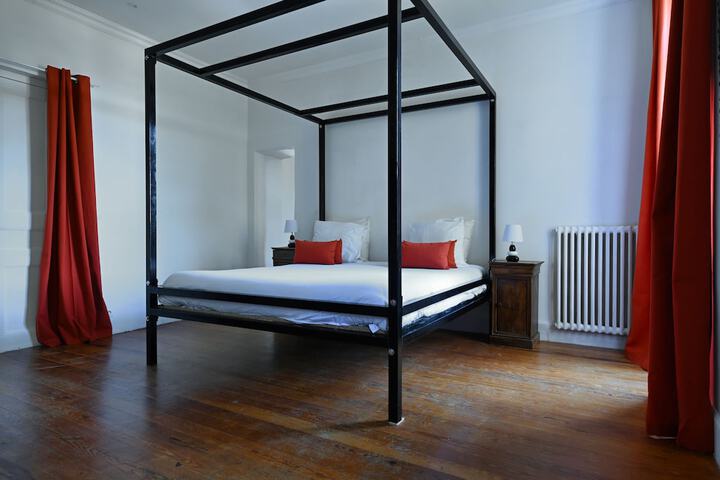 Room 32 of 104