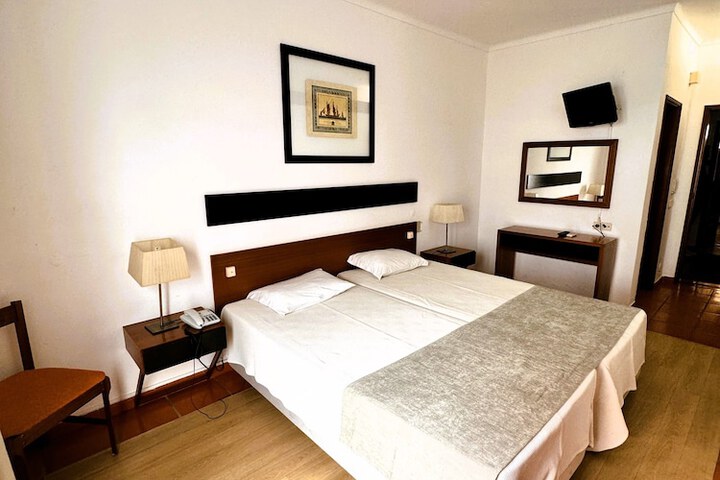 Room 14 of 28
