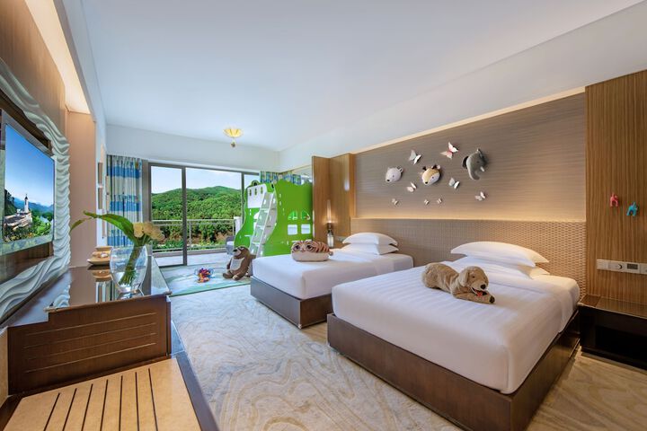Room 40 of 151