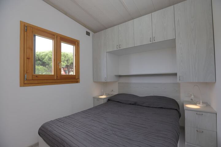 Room 5 of 79