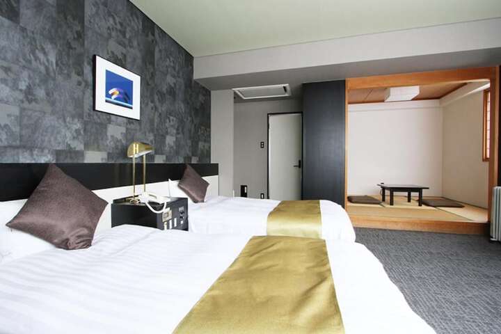 Room 11 of 25