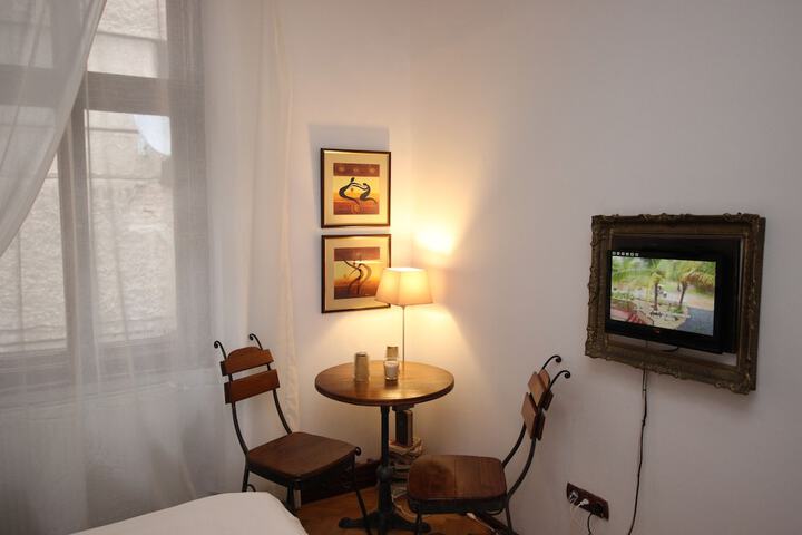 Room 8 of 42