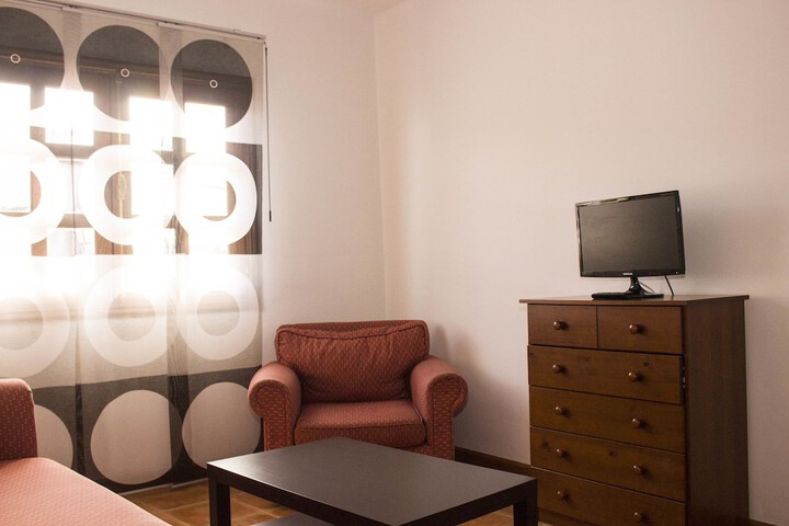 Room 8 of 33