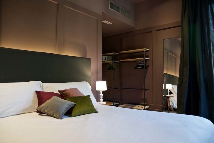 Room 17 of 36
