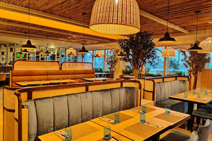Dining 62 of 82