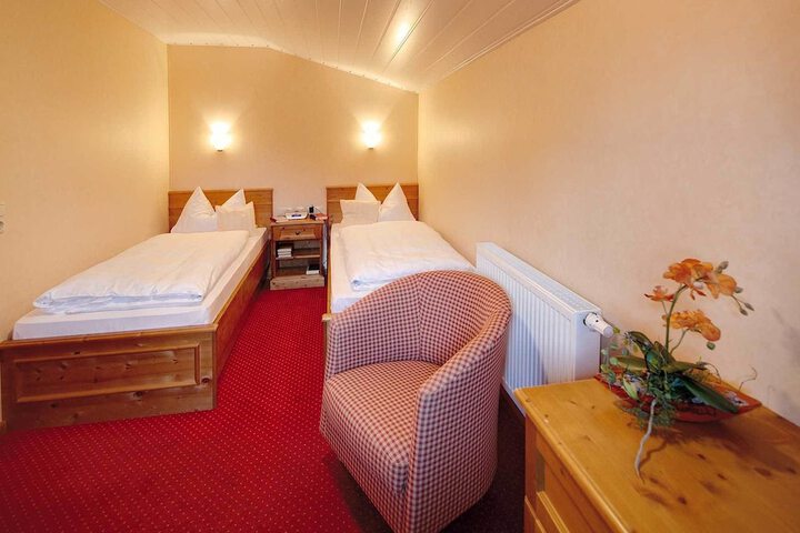 Room 2 of 28
