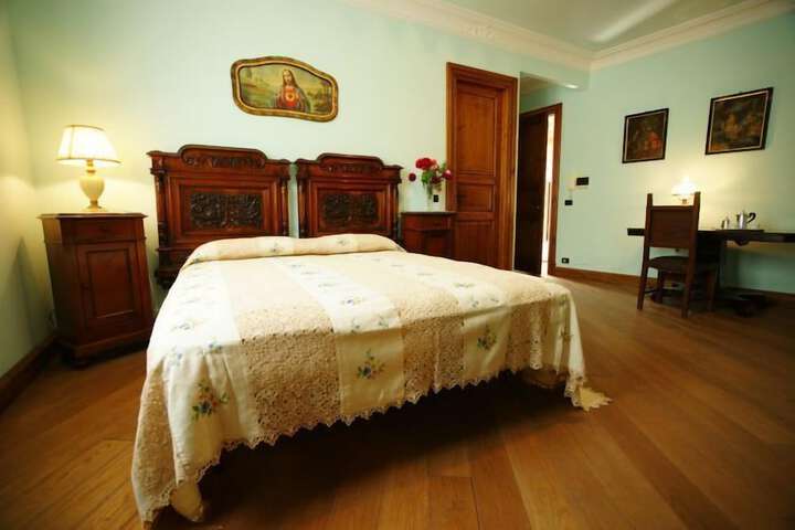 Room 5 of 27
