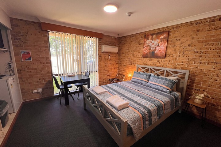 Room 4 of 20