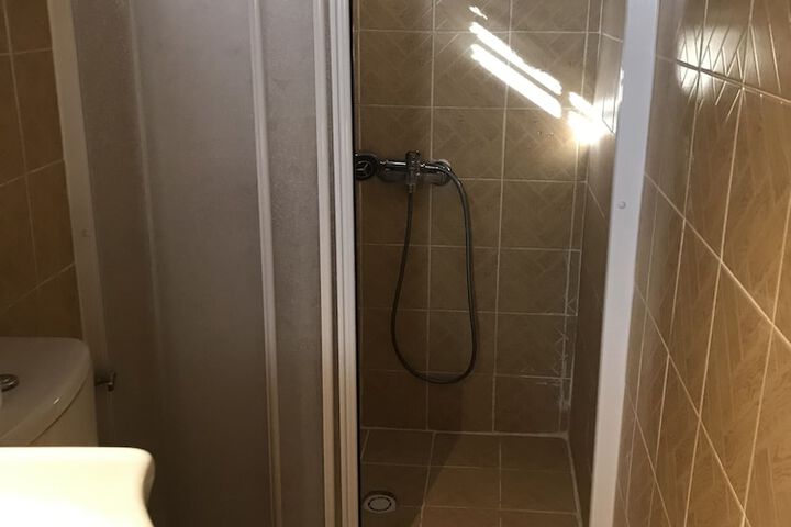 Room 13 of 37