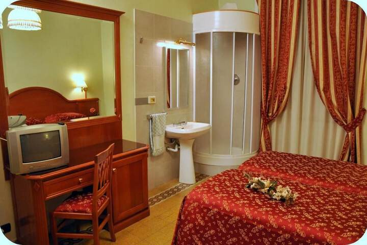 Room 16 of 24
