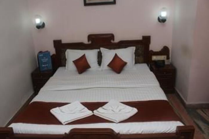 Room 13 of 19