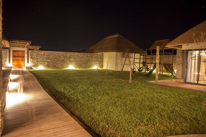 Hotel Exterior 48 of 60