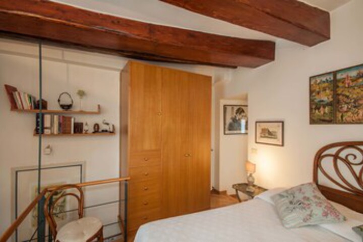 Room 11 of 27