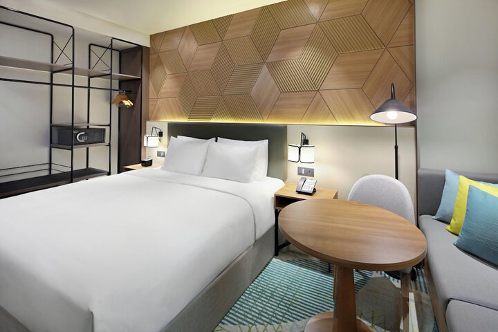 Room 34 of 100