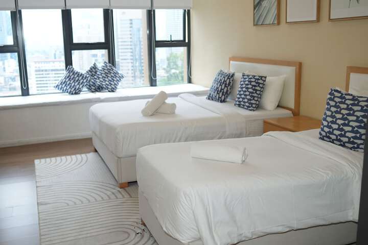 Room 10 of 77