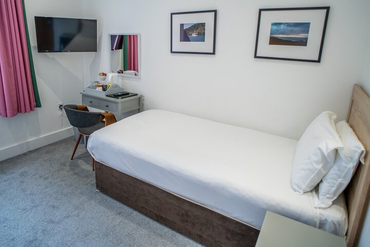 Room 22 of 98