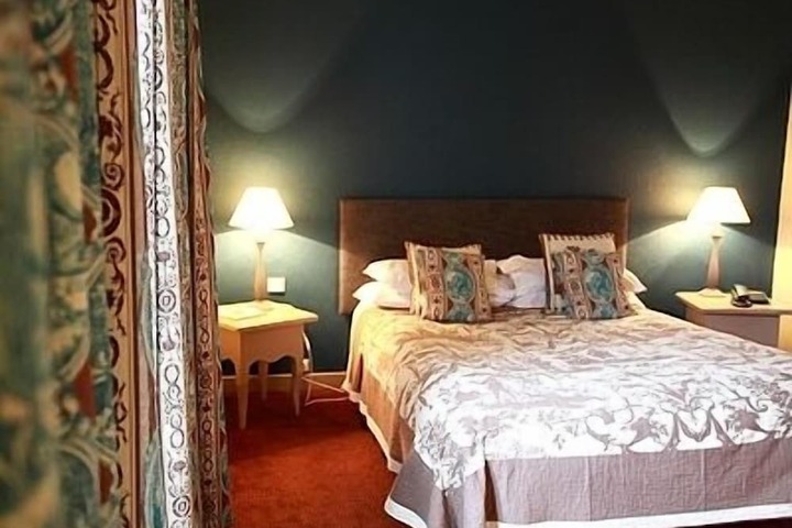 Room 8 of 39