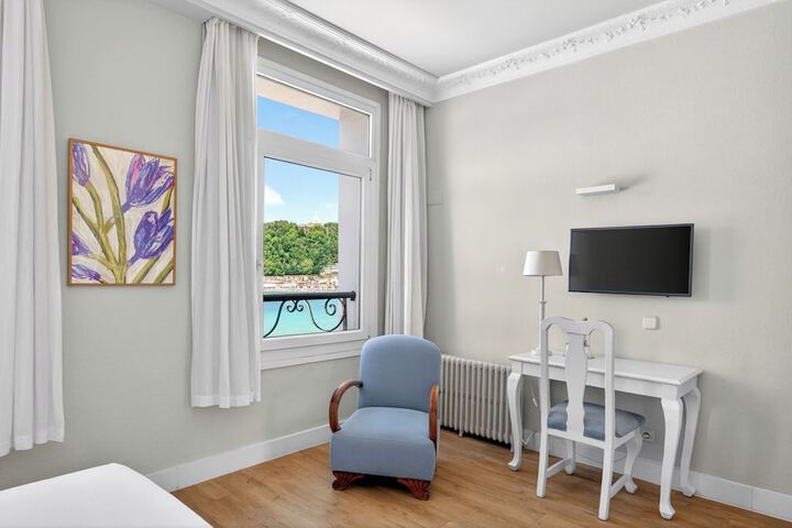 Room 25 of 58