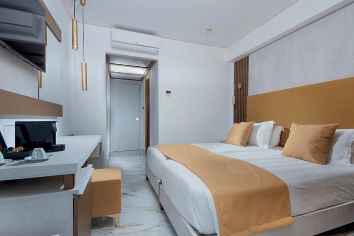 Room 6 of 38