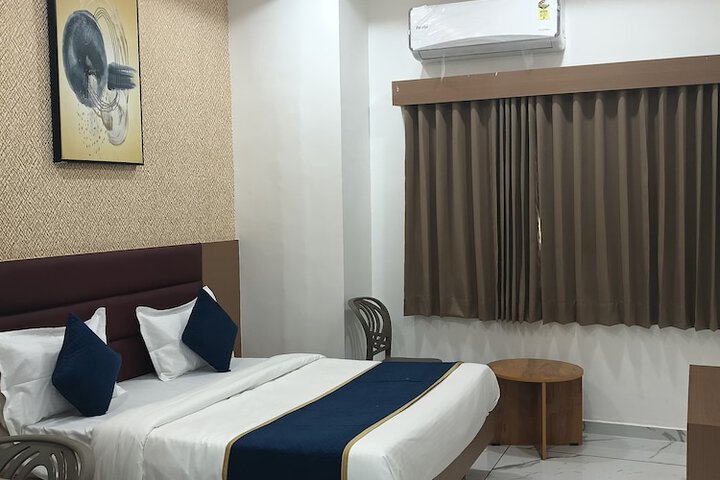 Room 2 of 8