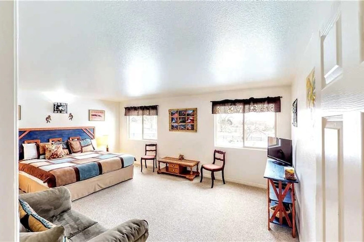 Room 9 of 10