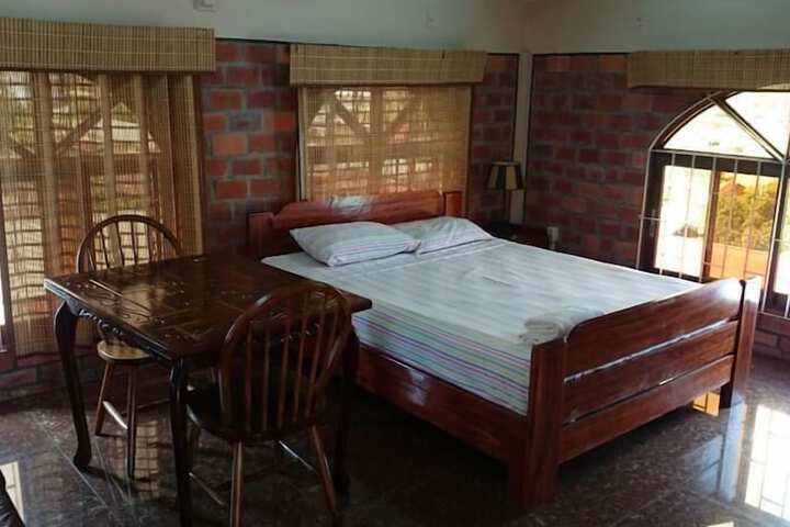 Room 10 of 18