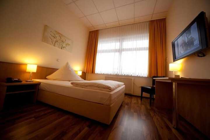 Room 9 of 25