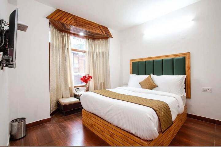 Room 10 of 13