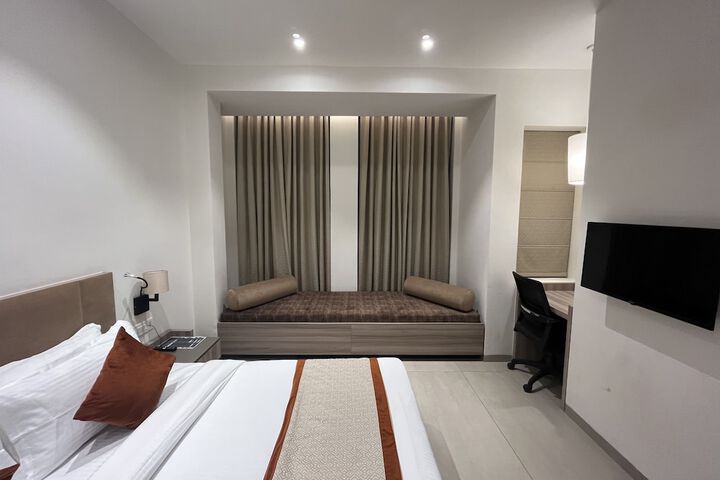 Room 27 of 94