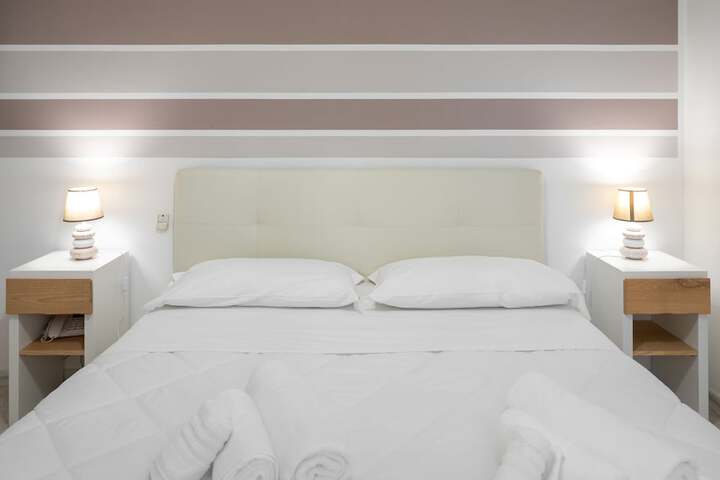 Room 28 of 49