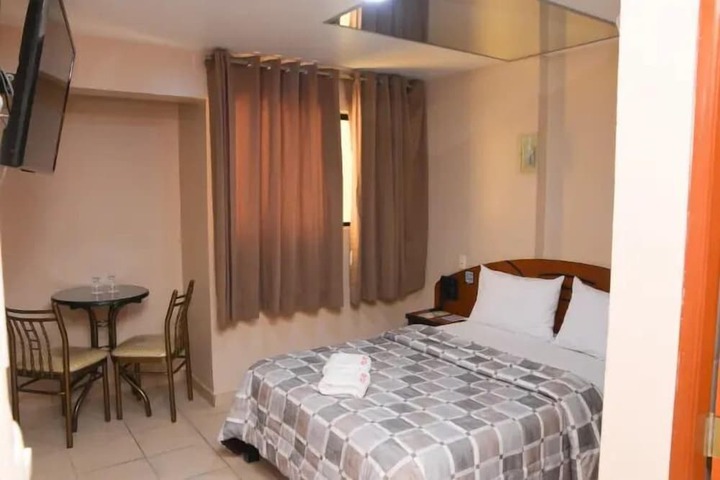 Room 2 of 6