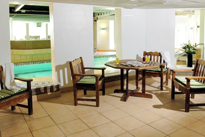 Hotel Pool