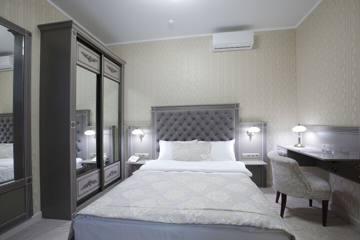 Room 3 of 56