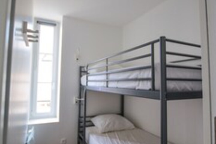 Room 34 of 40