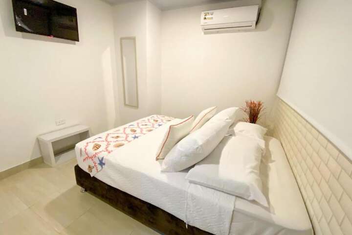 Room 8 of 18