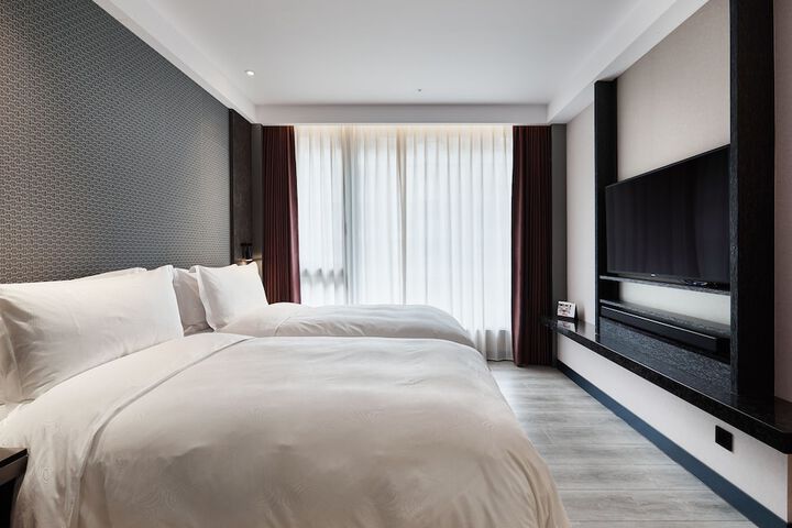 Room 28 of 50