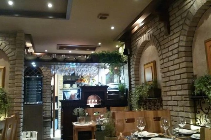 Dining 11 of 13