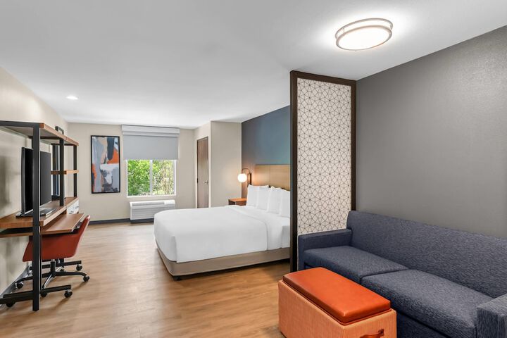 Room 25 of 65