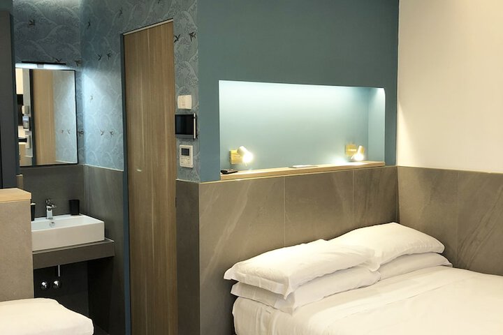 Room 12 of 87