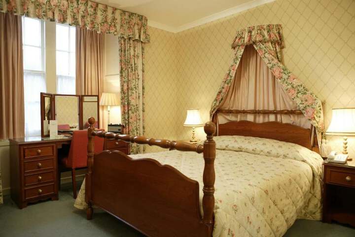 Room 15 of 46