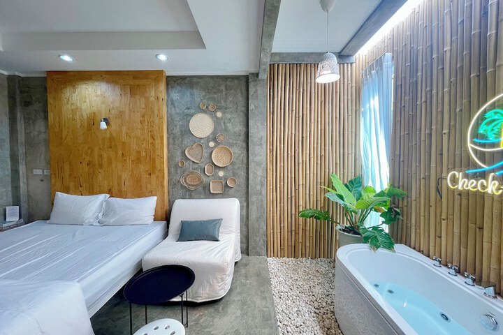 Room 27 of 38