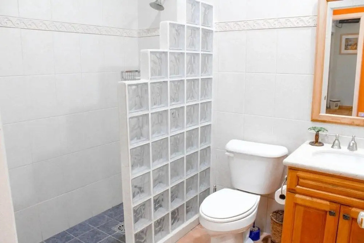 Room 6 of 14
