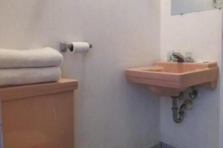 Room 9 of 20
