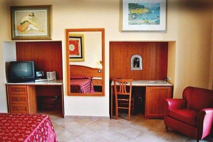 Room 13 of 27