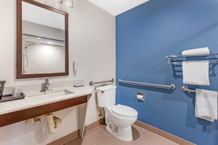 Room 32 of 59
