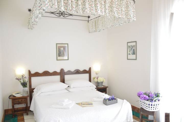 Room 2 of 92